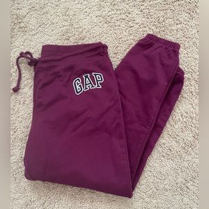 Women’s Gap plum sweatpants size medium